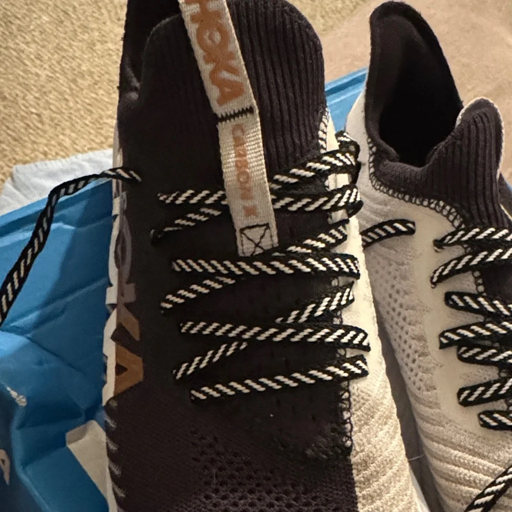 Hoka Carbon X3 Black and White Athletic Shoes 9B - Picture 3 of 4